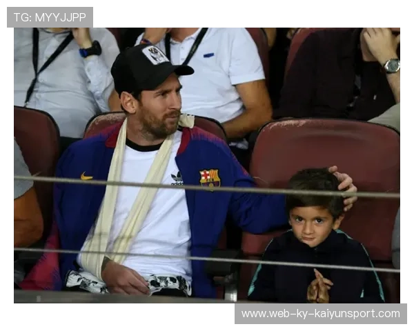 梅西训练被围观，诺坎普现场追星潮再现